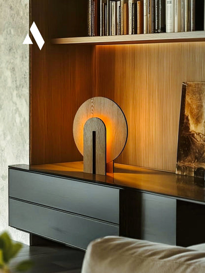 Lumea Masa Lambası – Kitap, Kahve ve Sessiz Işık Köşeleri için Doğal Tasarım Objesi