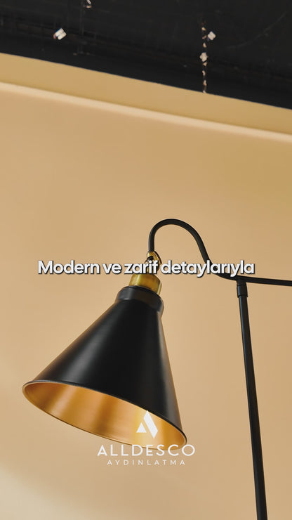Ardine Siyah Metal Lambader – Ayarlanabilir Başlıklı, Modern ve Şık Tasarım Aydınlatma